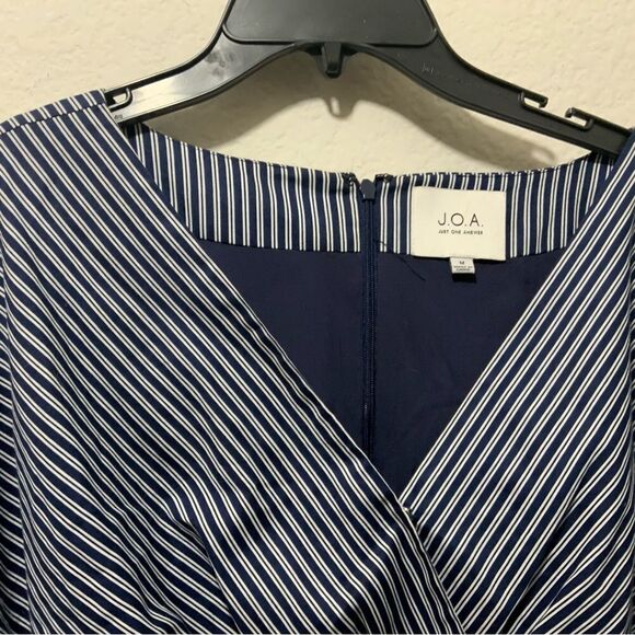 J.O.A Willa Wide Neck Striped Ruched Sleeve Dress size M - Picture 5 of 9